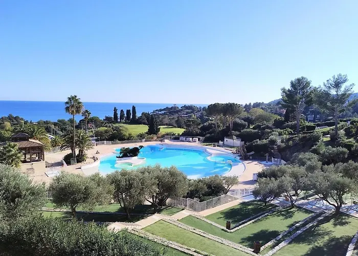 Heart Of Village, Near Beach, Wifi, Parking - Linen & Housework Included * Saint-Raphaël