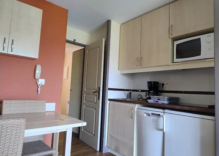 Heart Of Village, Near Beach, Wifi, Parking - Linen & Housework Included Saint-Raphaël