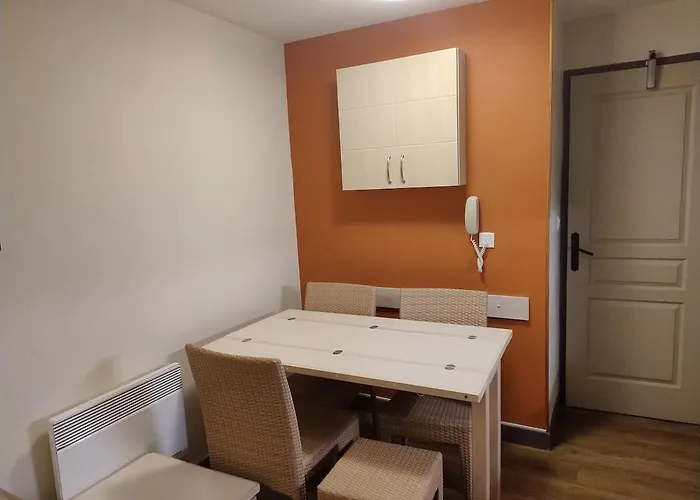 Heart Of Village, Near Beach, Wifi, Parking - Linen & Housework Included Saint-Raphaël