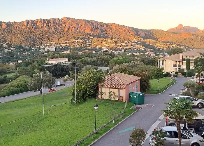 Appartement Heart Of Village, Near Beach, Wifi, Parking - Linen & Housework Included Saint-Raphaël