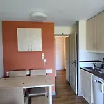 Heart Of Village, Near Beach, Wifi, Parking, Linen & Clea Ning Included Appartement Saint-Raphaël