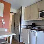Heart Of Village, Near Beach, Wifi, Parking, Linen & Clea Ning Included Saint-Raphaël