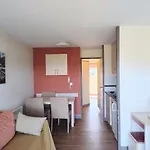 Heart Of Village, Near Beach, Wifi, Parking, Linen & Clea Ning Included Appartement Saint-Raphaël