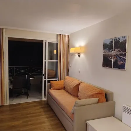 Appartement Heart Of Village, Near Beach, Wifi, Parking, Linen & Clea Ning Included *