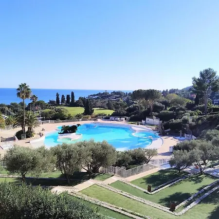 Heart Of Village, Near Beach, Wifi, Parking, Linen & Clea Ning Included * Saint-Raphaël