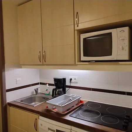 Heart Of Village, Near Beach, Wifi, Parking, Linen & Clea Ning Included Saint-Raphaël
