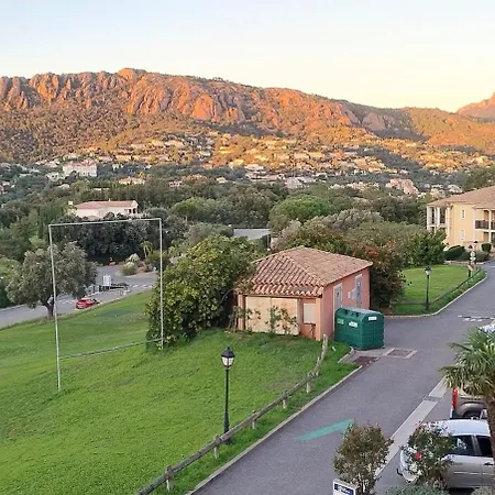 شقة Heart Of Village, Near Beach, Wifi, Parking - Linen & Housework Included Saint-Raphaël