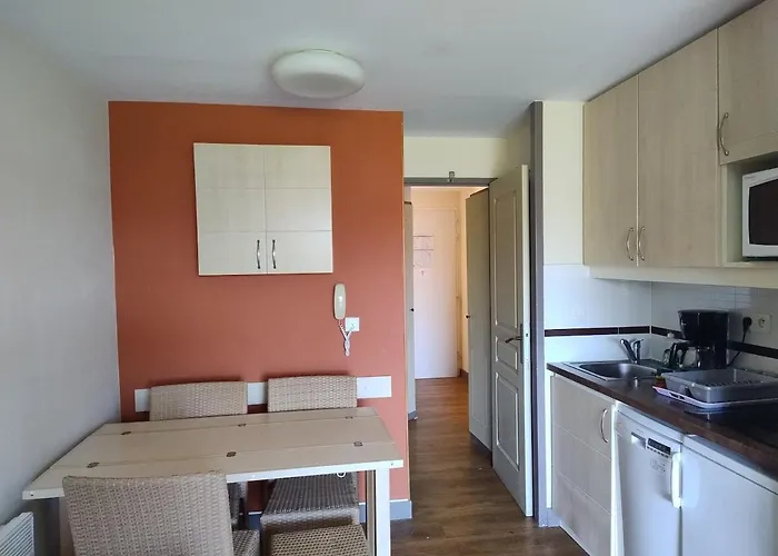 Heart Of Village, Near Beach, Wifi, Parking - Linen & Housework Included شقة Saint-Raphaël