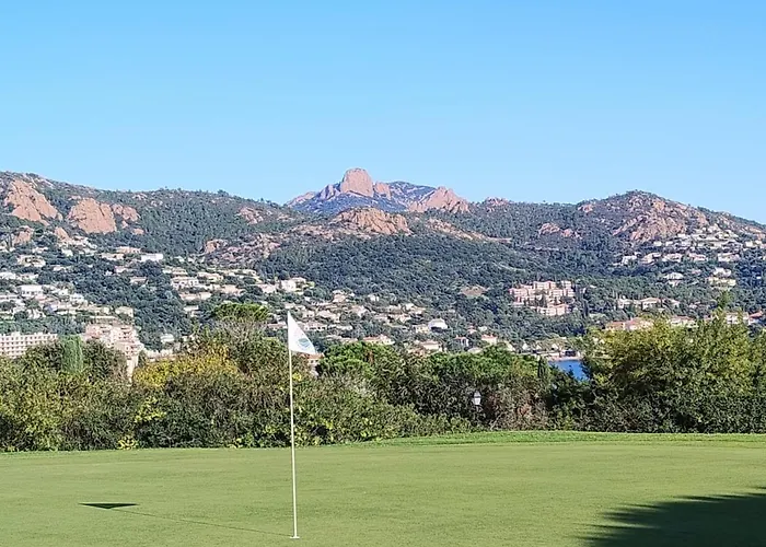 Heart Of Village, Near Beach, Wifi, Parking - Linen & Housework Included *