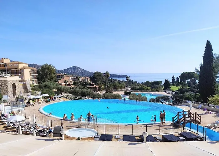 Heart Of Village, Near Beach, Wifi, Parking - Linen & Housework Included