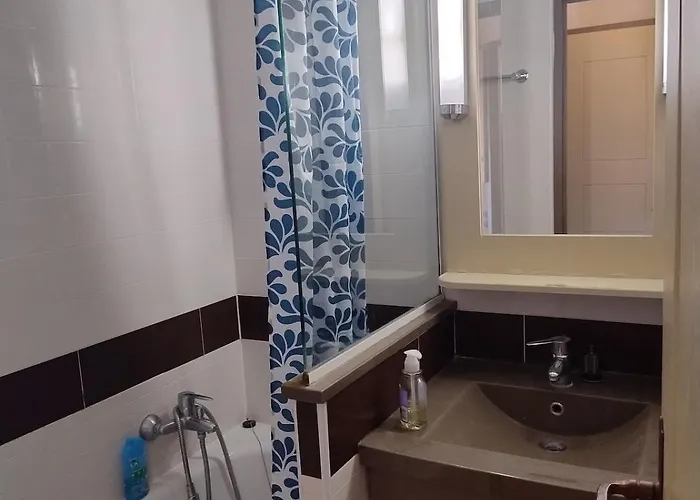 Heart Of Village, Near Beach, Wifi, Parking - Linen & Housework Included Apartman Saint-Raphaël