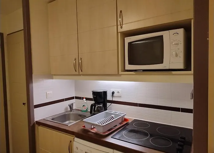 Heart Of Village, Near Beach, Wifi, Parking - Linen & Housework Included Saint-Raphaël