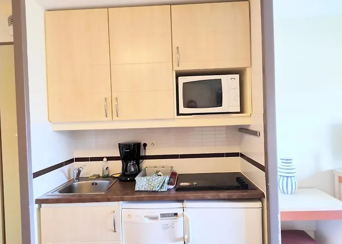 Heart Of Village, Near Beach, Wifi, Parking - Linen & Housework Included شقة